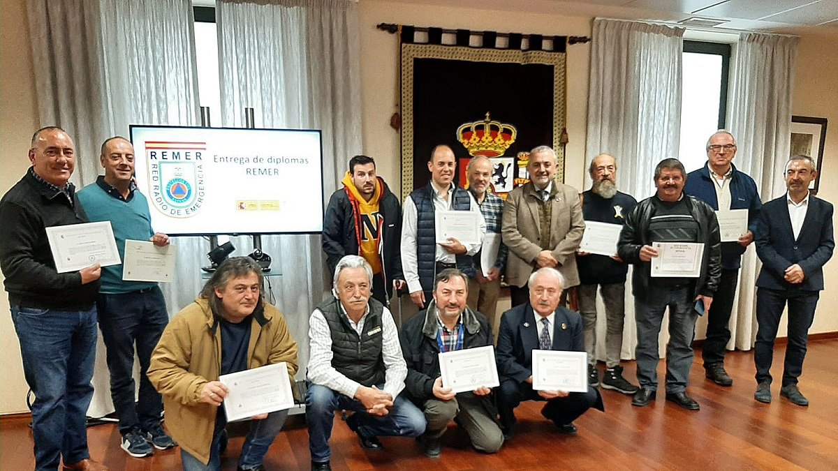 Homenaje de la Subdelegación del Gobierno en Burgos a varios miembros de REMER.- ICAL