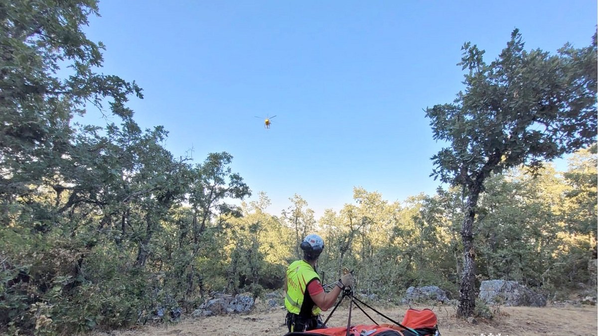 Rescate de un escalador tras golpearse la cabeza con una roca en Membibre de la Sierra (Salamanca). -ICAL