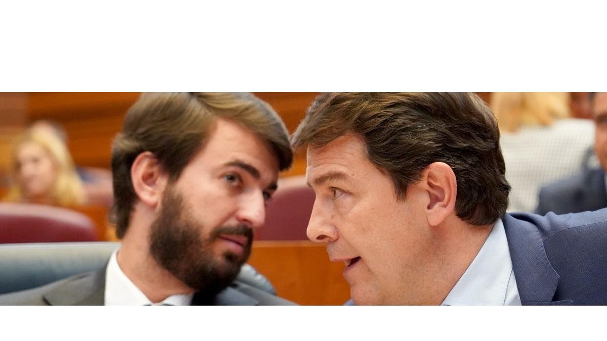 El vicepresidente de la Junta, Juan García-Gallardo, junto al presidente Alfonso Fernández Mañueco.- ICAL
