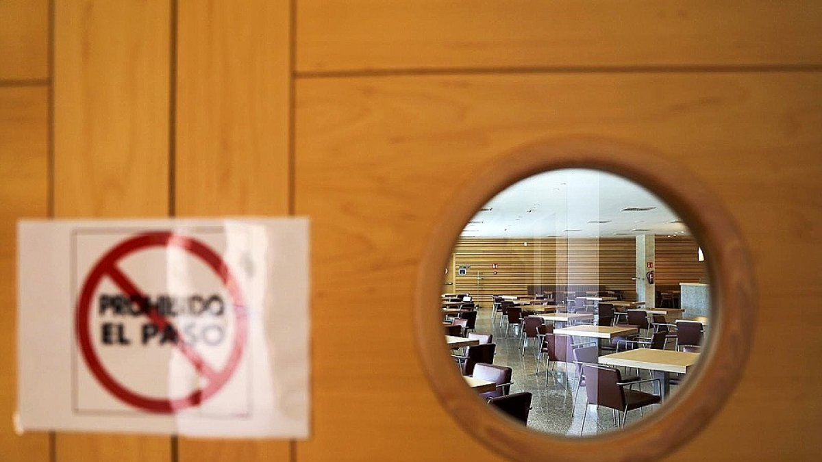 La cafetería de las Cortes, cerrada tras el positivo de un empleado. E.M.
