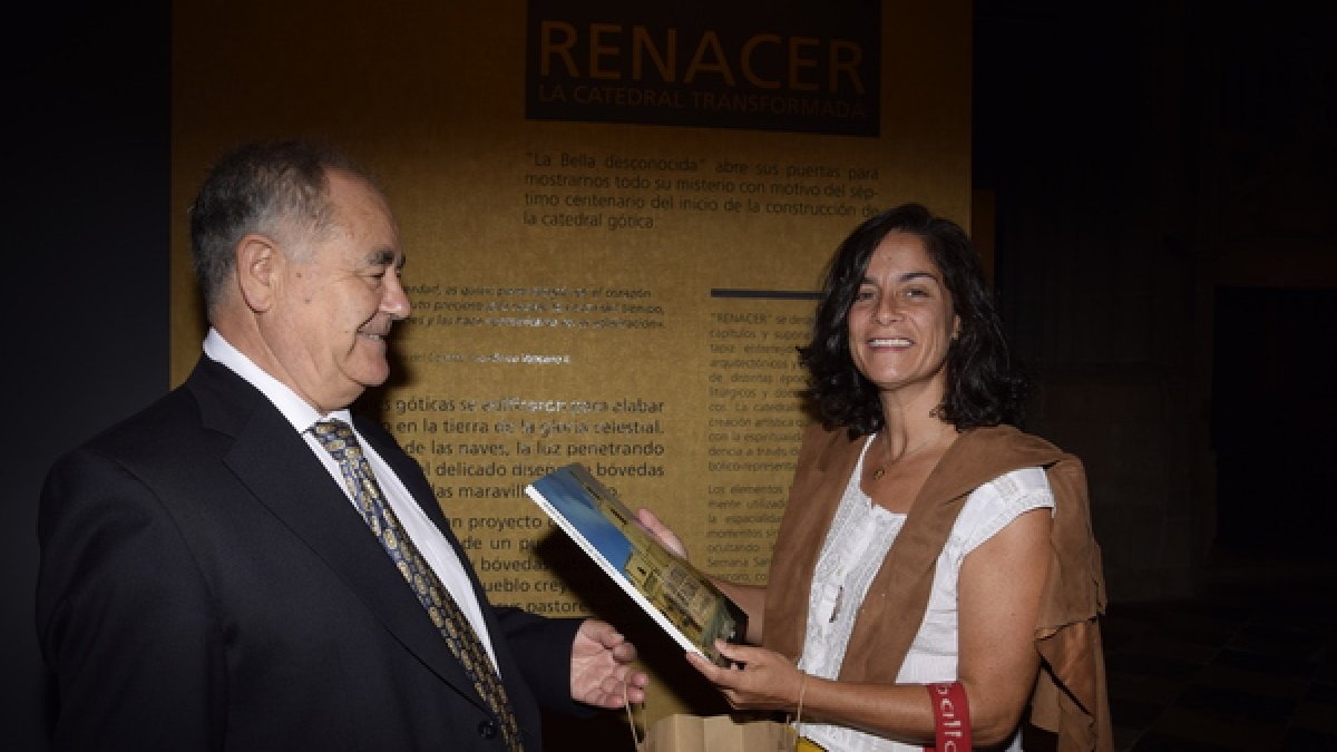 Una palentina visitante número 20.000 del 'Renacer' de Palencia - ICAL