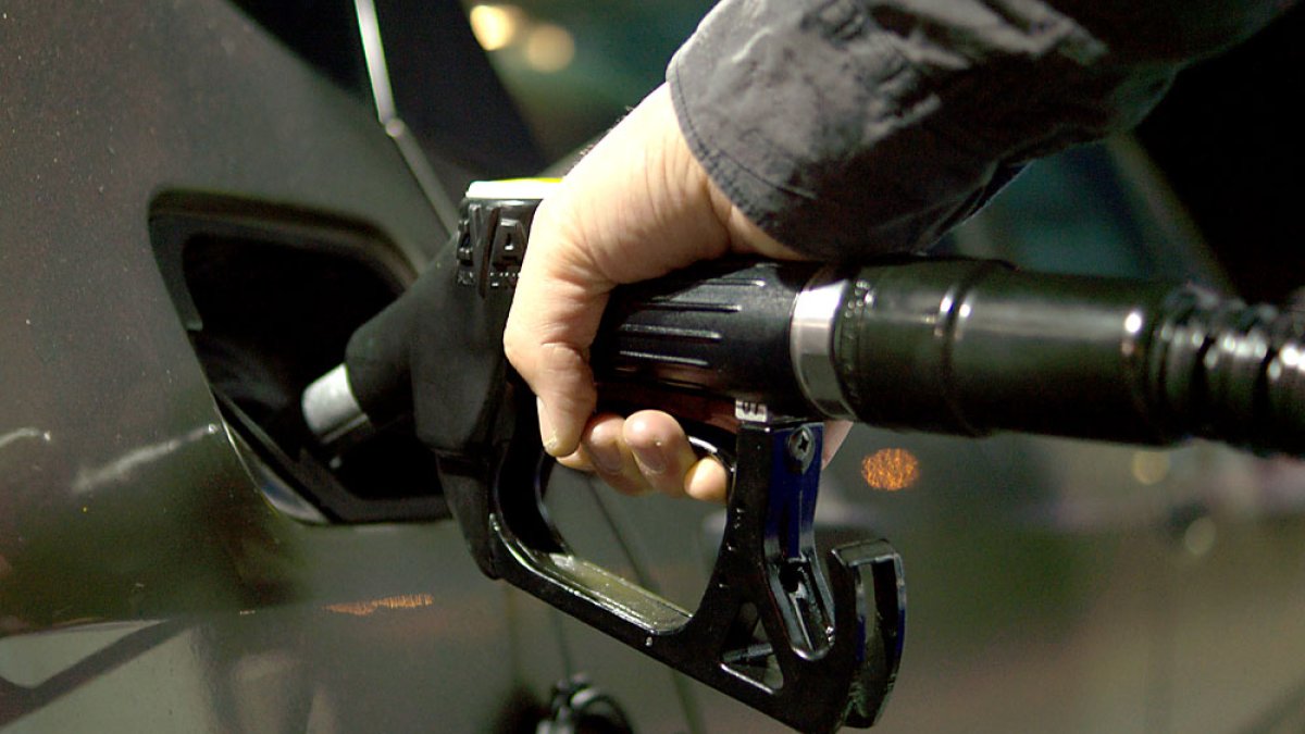 Repostaje en una estación de servicio. PQS / CCO