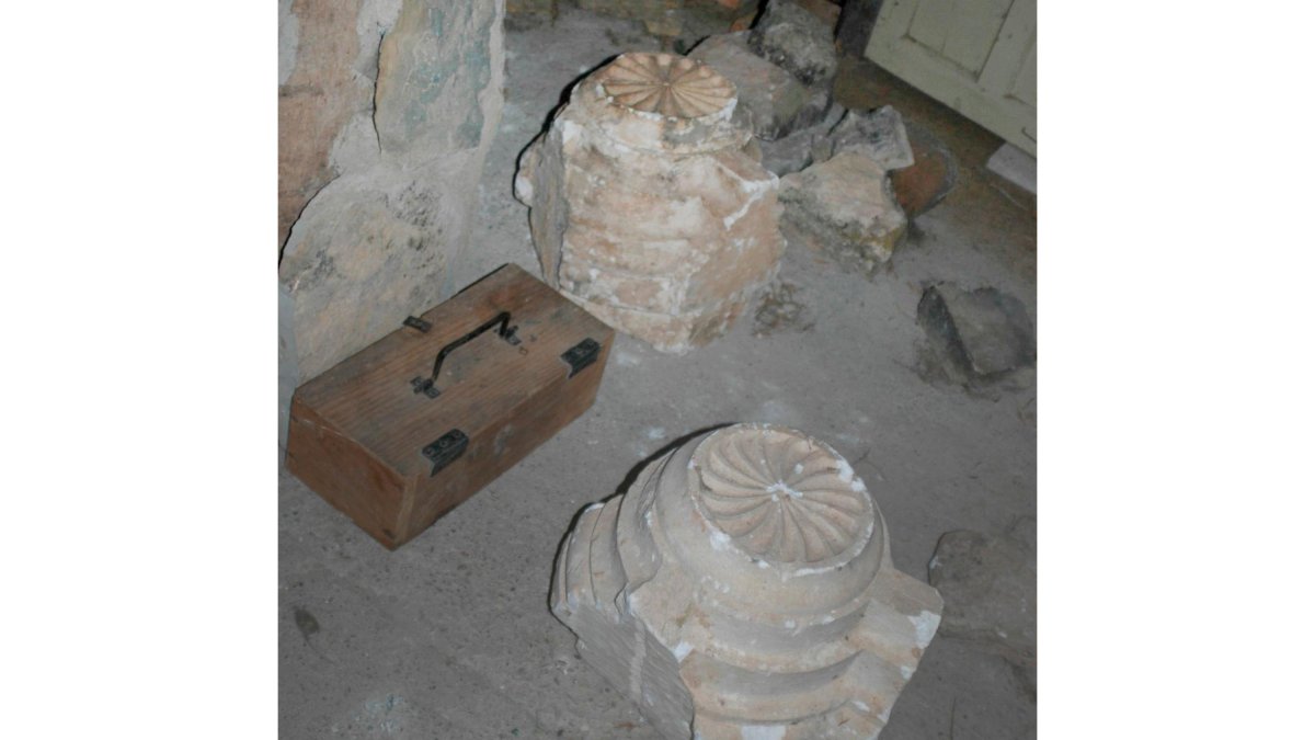 Claves de bóveda góticas halladas en el registro de una finca de Barcebalejo (Soria) que fueron robadas del Monasterio de San Pedro de Arlanza (Burgos). -ICAL.