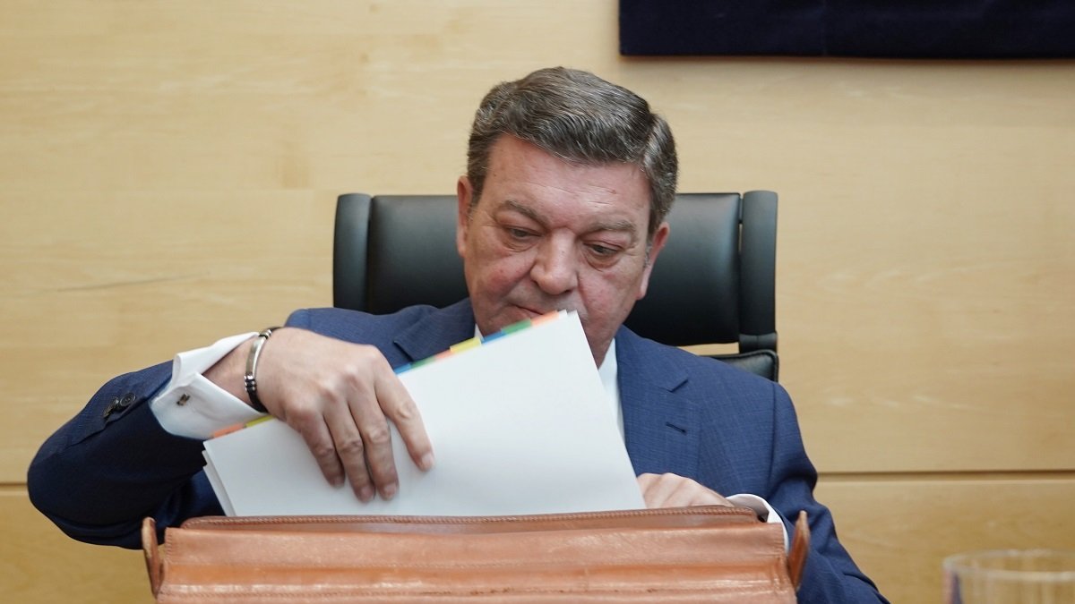 El consejero de la Presidencia, Luis Miguel González Gago, comparece en las Cortes de Castilla y León.- ICAL