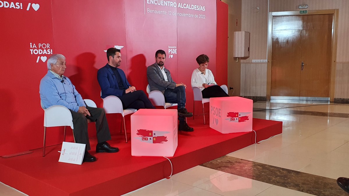 Celebración del I Consejo de alcaldes y concejales de la comarca de Benavente (Zamora), con la participación del secretario general del PSCyL, Luis Tudanca; el alcalde de Benavente, Luciano Huerga, y el secretario provincial del PSOE de Zamora, Antidio Fagúndez. ICAL
