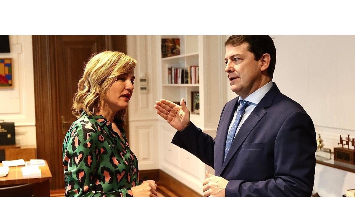 La ministra de Educación, Pilar Alegría, y el presidente de la Junta de Castilla y León, Alfonso Fernández Mañueco.- ICAL