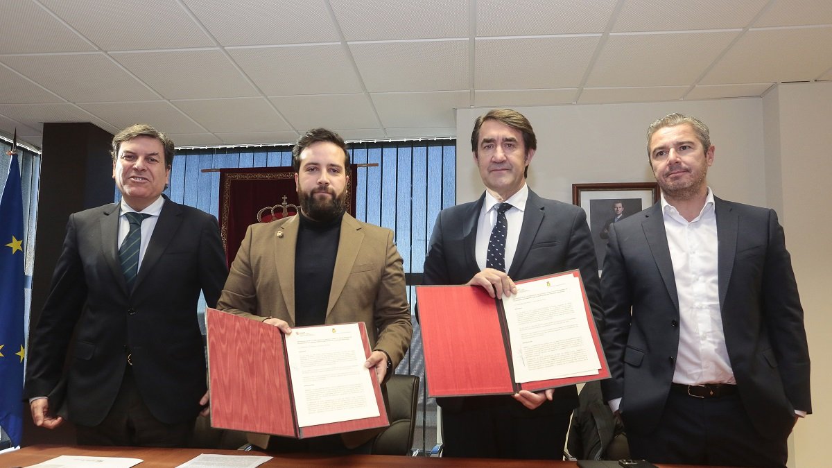 Carriedo y Suárez-Quiñones participan en la firma del protocolo de ampliación del Polígono Industrial de Villadangos entre la Junta y el Ayuntamiento de Villadangos del Páramo.- ICAL