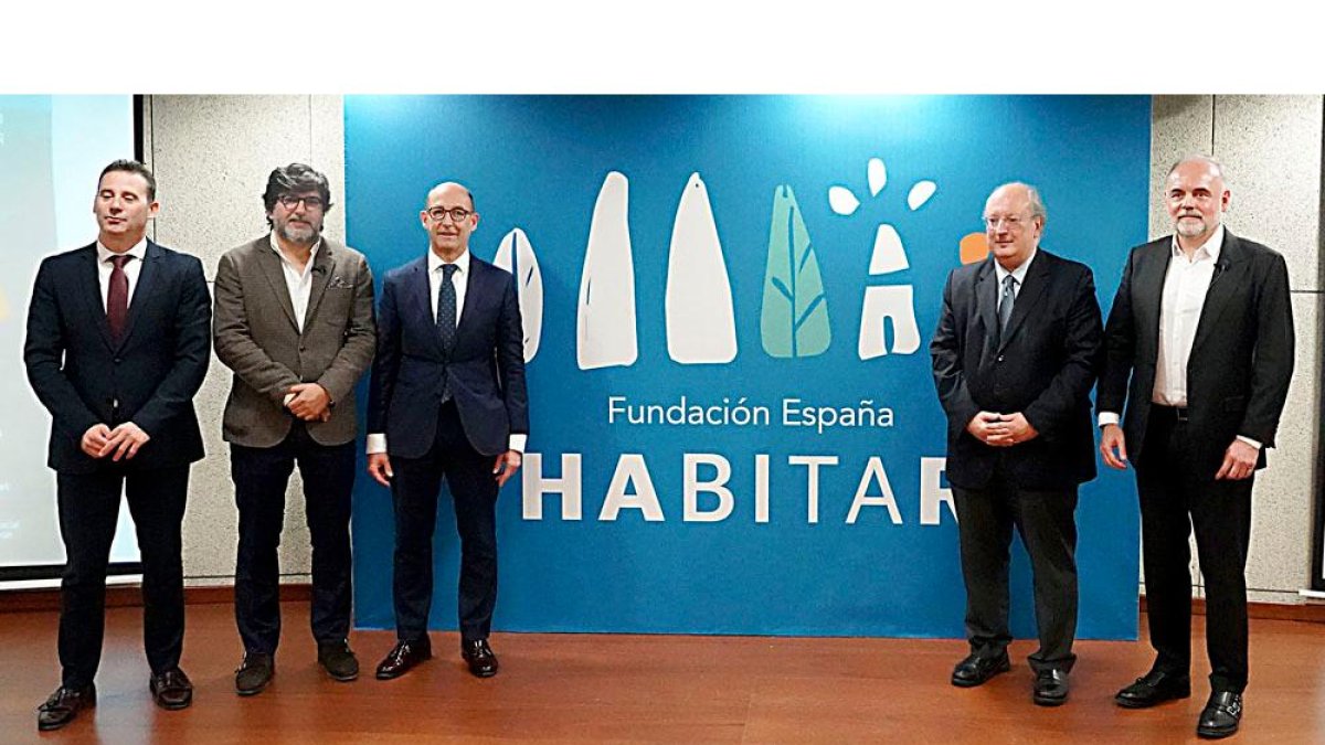 Presentación de la Fundación España Habitar y de su primer barómetro. De izquierda a derecha Alberto Navarro, Álvaro Elúa, Daniel Carreño, Enrique Cabero y Javier Sánchez Oliva. ICAL