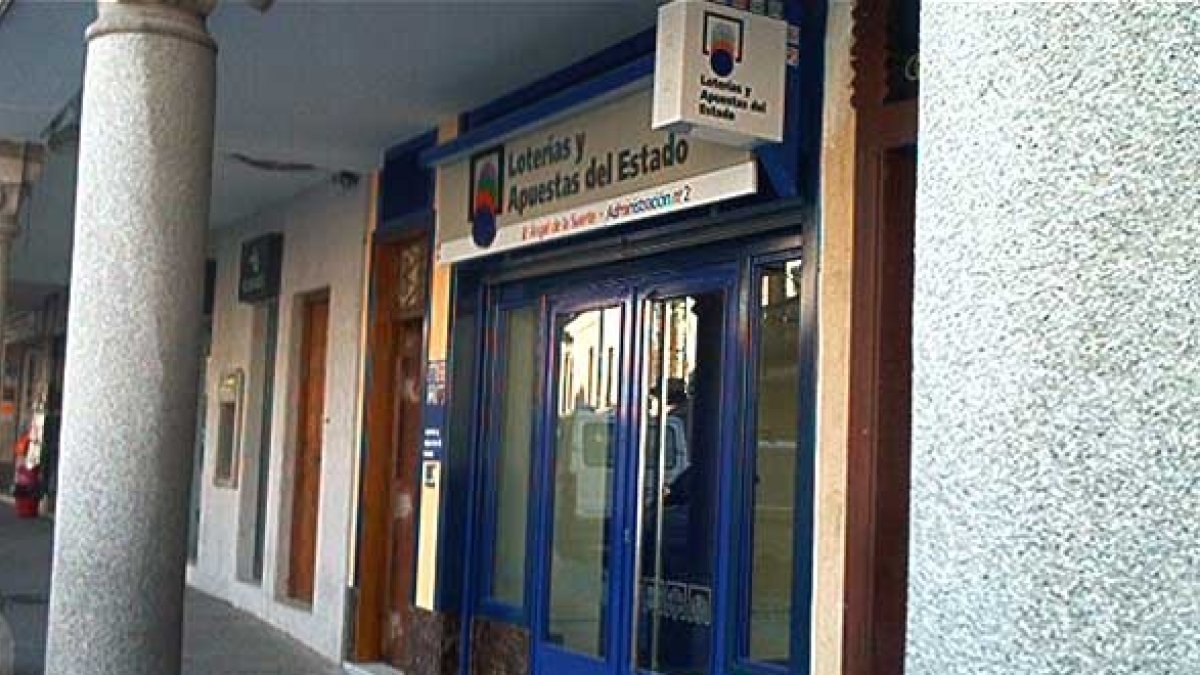 Administración 'El Ángel de la Suerte' en Peñaranda de Bracamonte, en Salamanca, que reparte en la Lotería de Navidad 2023 3,9 millones de un cuarto premio. -LOTERÍAS