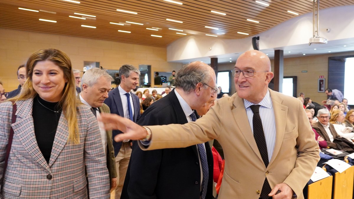 Raquel Alonso, Enrique Cabero y Jesús Julio Carmnero.-ICAL
