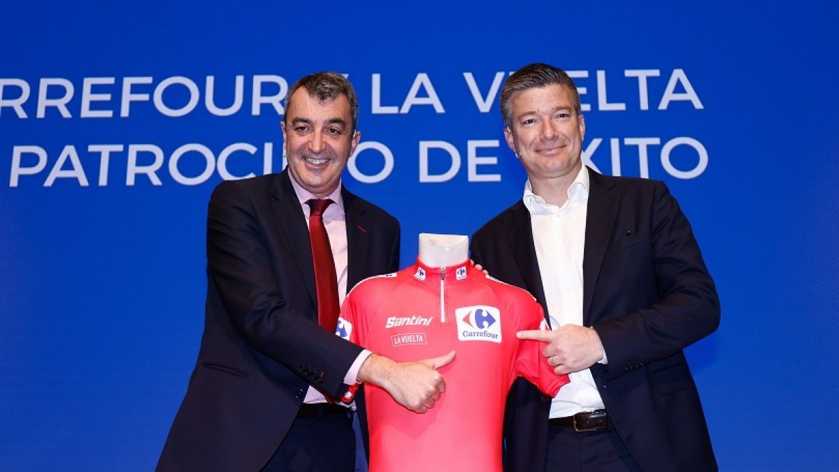 1 Foto prensa Carrefour y La Vuelta A. de Palmas y J. Guillén maillot alta