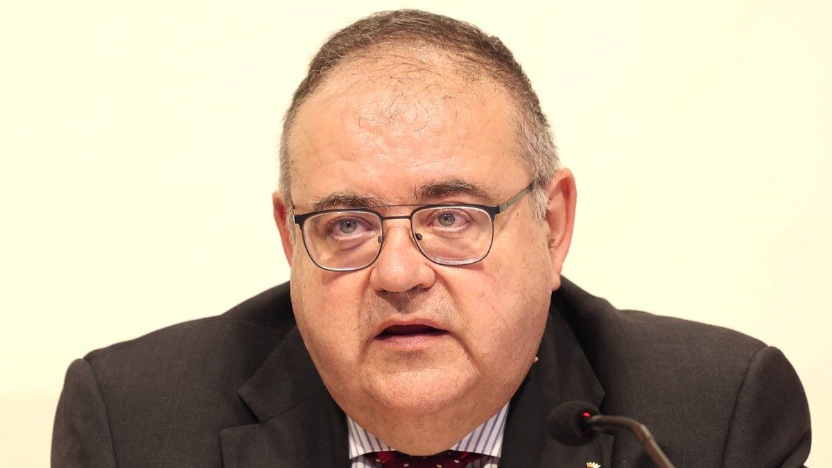 El consejero de Sanidad, Alejandro Vázquez, asiste a la Jornada 'Gestión de la Cronicidad. Las enfermedades silenciosas', organizada por la Fundación Bamberg.- ICAL