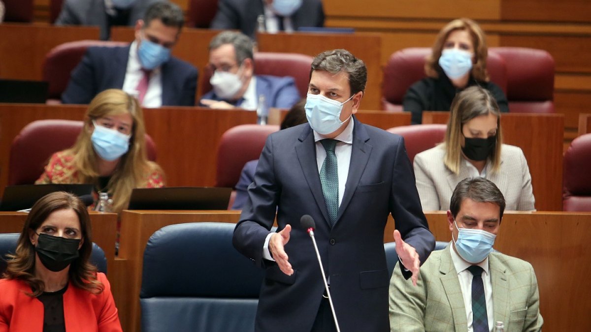 Pleno de las Cortes. El consejero Carriedo.- ICAL