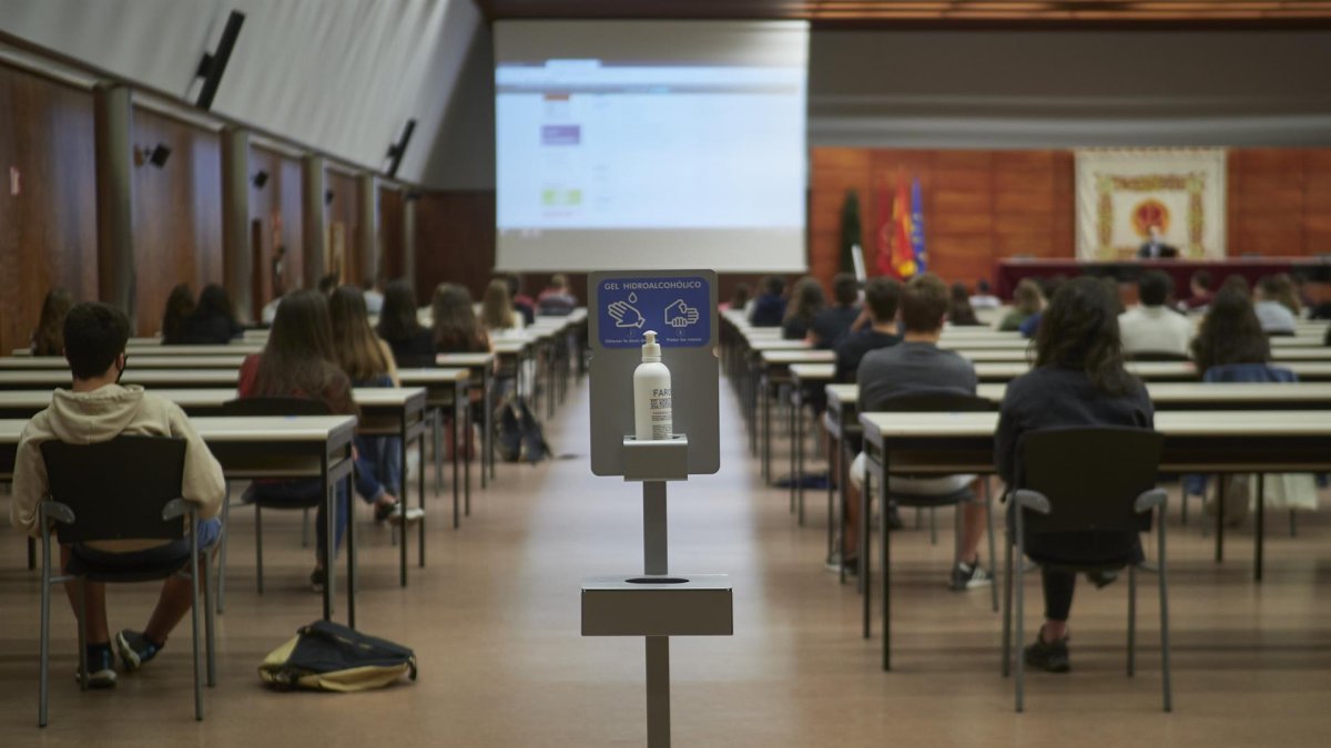 Un aula con alumnos.  - Europa Press - Archivo