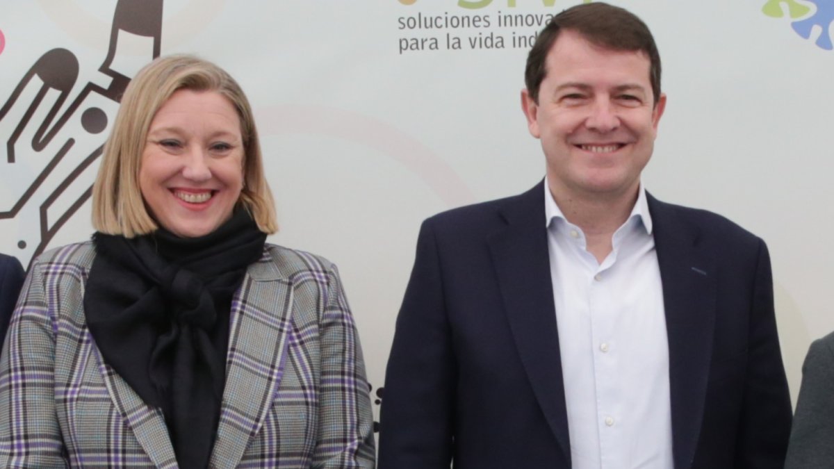 Isabel Blanco junto a Alfonso Fernández Mañueco. ICAL