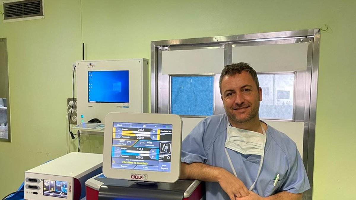 El doctor Francisco Campanario, jefe del Servicio de Urología del CAUPA. -E.M.