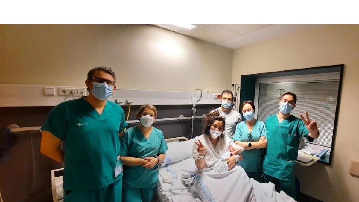 Fernando, primer niño nacido en Zamora en el 2022.- ICAL