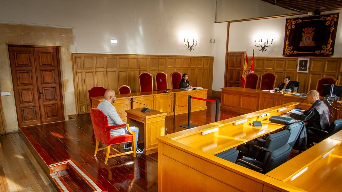 Juicio por la agresión durante un directo de TikTok en Soria.- ICAL