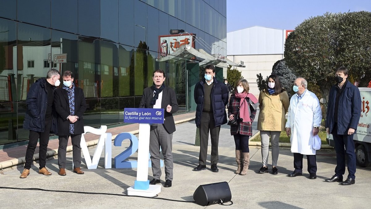 El candidato del PPCyL a las elecciones autonómicas del 13 de febrero, Alfonso Fernández Mañueco, visita la localidad burgalesa de Briviesca.- ICAL