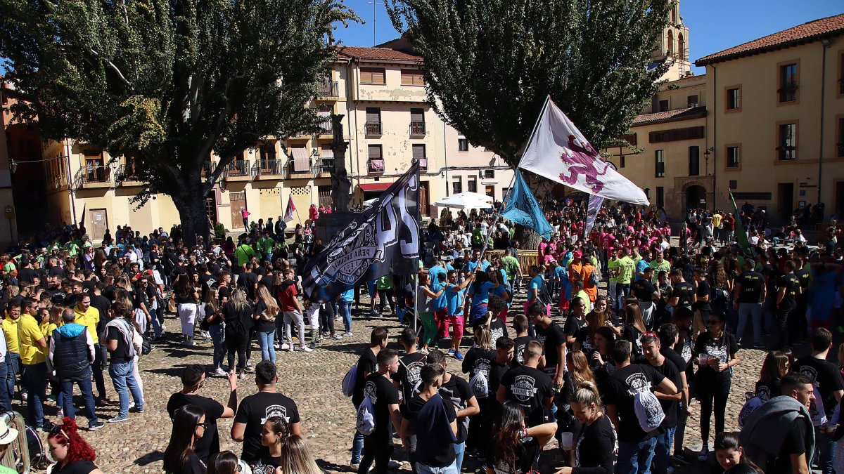Las peñas toman León en la víspera del día grande de las fiestas de San Froilán