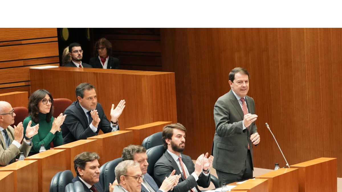 Alfonso Fernández Mañueco, en un momento de su intervención en el Pleno de las Cortes de Castilla y León.-ICAL