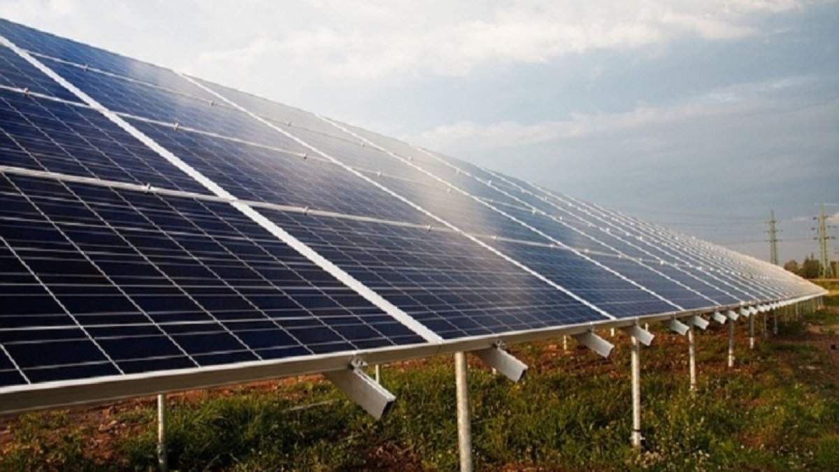 Placas solares.-E. M.