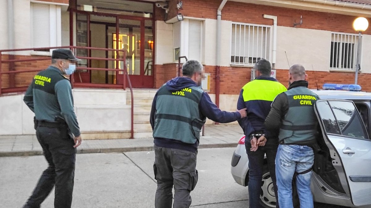 Detención del presunto autor de delitos de acoso a su expareja.- ICAL