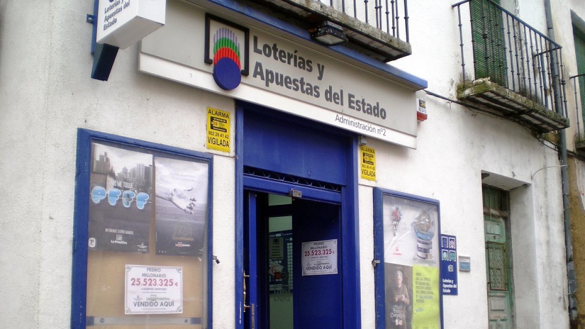 Imagen de archivo de una Administración de Lotería.- ICAL