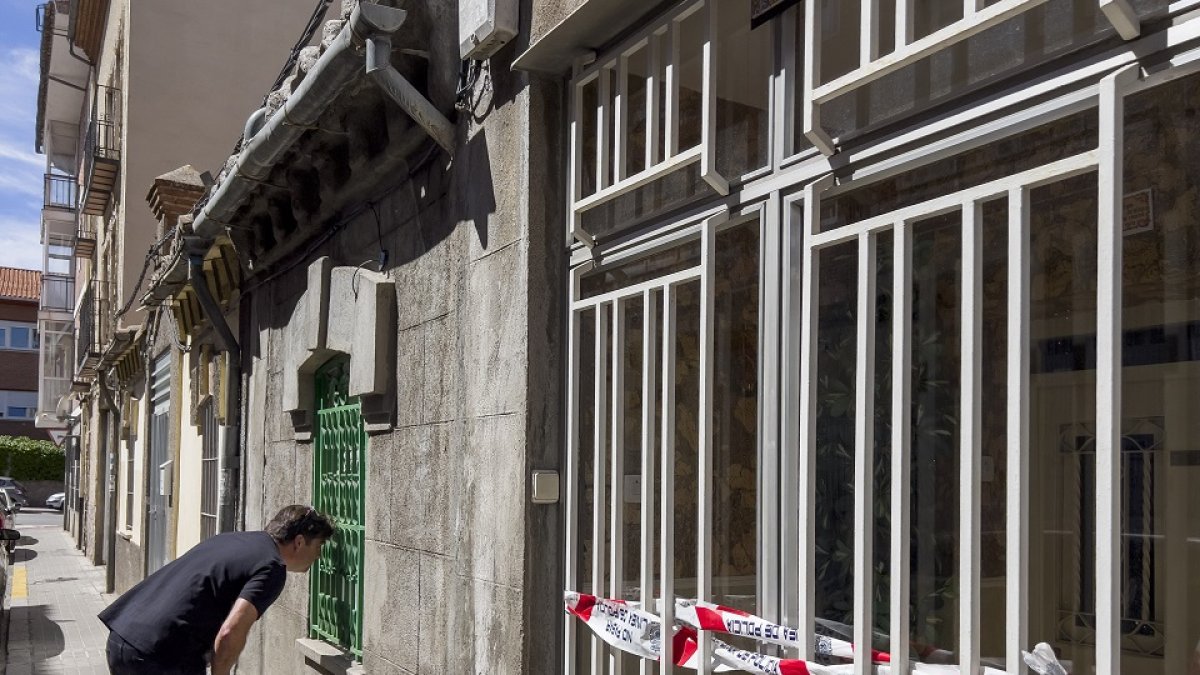 Vivienda en la que se produjo el asesinato de la mujer de 81 años en Ávila. ICAL