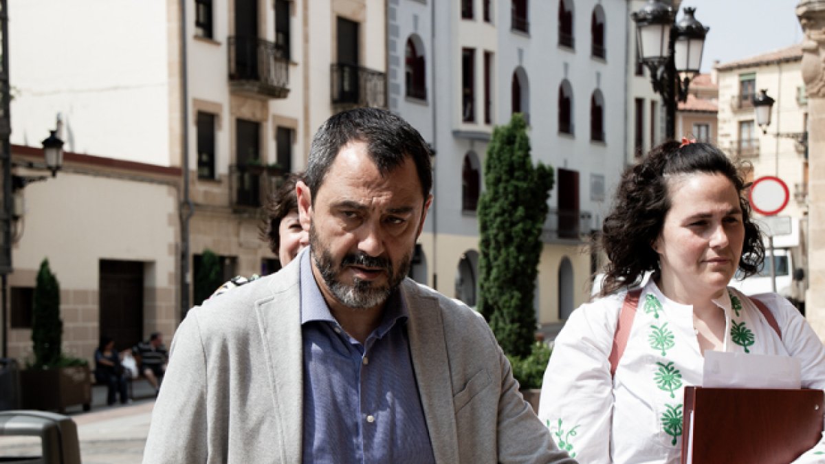 PSOE en la presentación de candidatos a diputados entrando en el juzgado.-ANA RENTA
