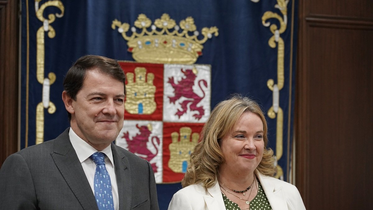 El presidente de la Junta de Castilla y León, Alfonso Fernández Mañueco, y la alcaldesa de Burgos, Cristina Ayala.- ICAL