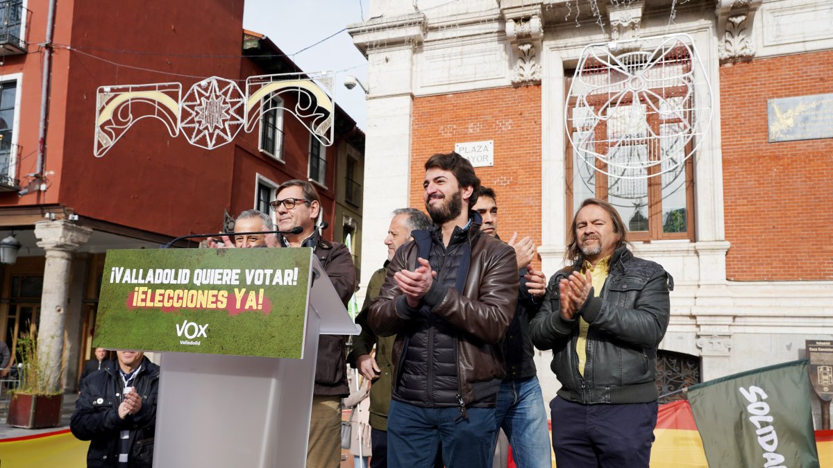 Vox movilizó a miles de personas en Castilla y León para exigir la dimisión del Gobierno y la convocatoria anticipada de personas