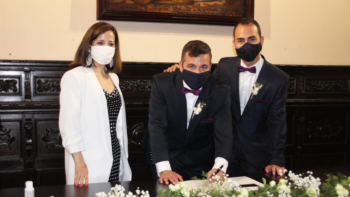 Boda ante notario. -E. PRESS