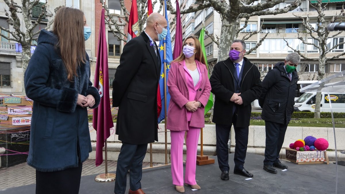La delegada del Gobierno, Virginia Barcones, participa en el acto institucional conjunto con motivo de la conmemoración del Día Internacional de la Mujer en León. Junto a ella, (IaD) la delegada territorial de la Junta, Ester Muñoz; el alcalde, José Antonio Diez; el presidente de la Diputación, Eduardo Morán y el rector de la ULE, Juan Francisco García Marín.- ICAL
