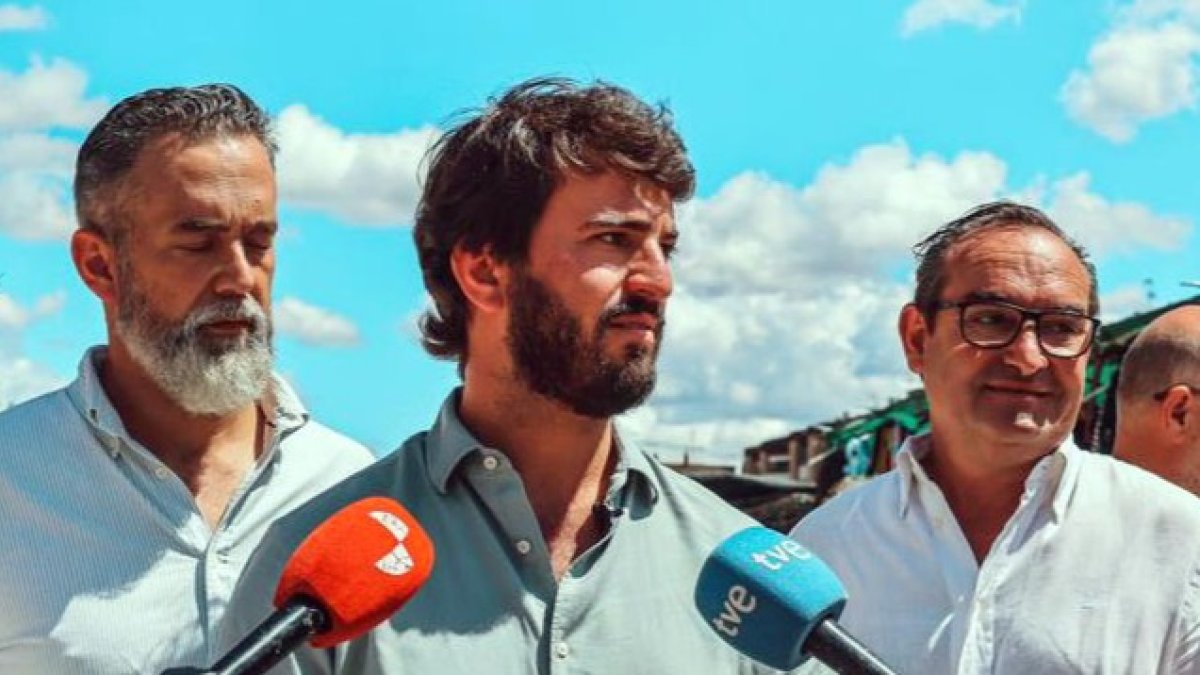 El vicepresidente de la Junta, Juan García-Gallardo, visita la localidad burgalesa de Miranda de Ebro (Burgos). -ICAL