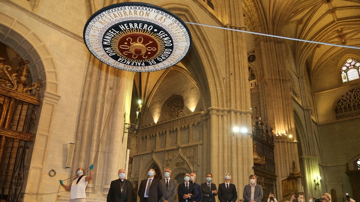 El ministro de Transportes visita las obras de rehabilitación de la catedral de Palencia
Lugar : Catedral de Palencia
El ministro de Transportes, Movilidad y Agenda Urbana, José Luis Ábalos, acompañado del consejero de Cultura , Javier Ortega; del alcalde de la ciudad, Mario Simón y del obispo de la diócesis, Manuel Herrero, visita las obras de rehabilitación de la catedral de Palencia | ICAL
