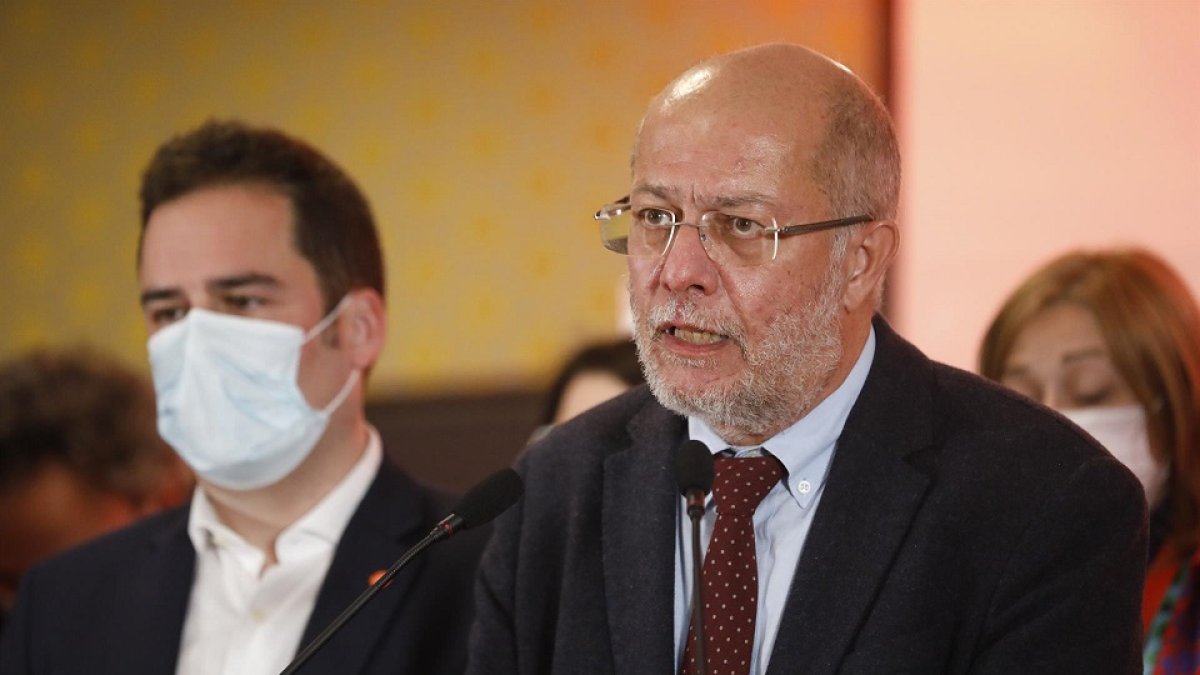 El candidato de Ciudadanos a la Presidencia de la Junta de Castilla y León, Francisco Igea, valora los resultados obtenidos por su formación en los comicios para Castilla y León durante la noche electoral, a 13 de febrero de 2022, en Valladolid.- EUROPA PRESS