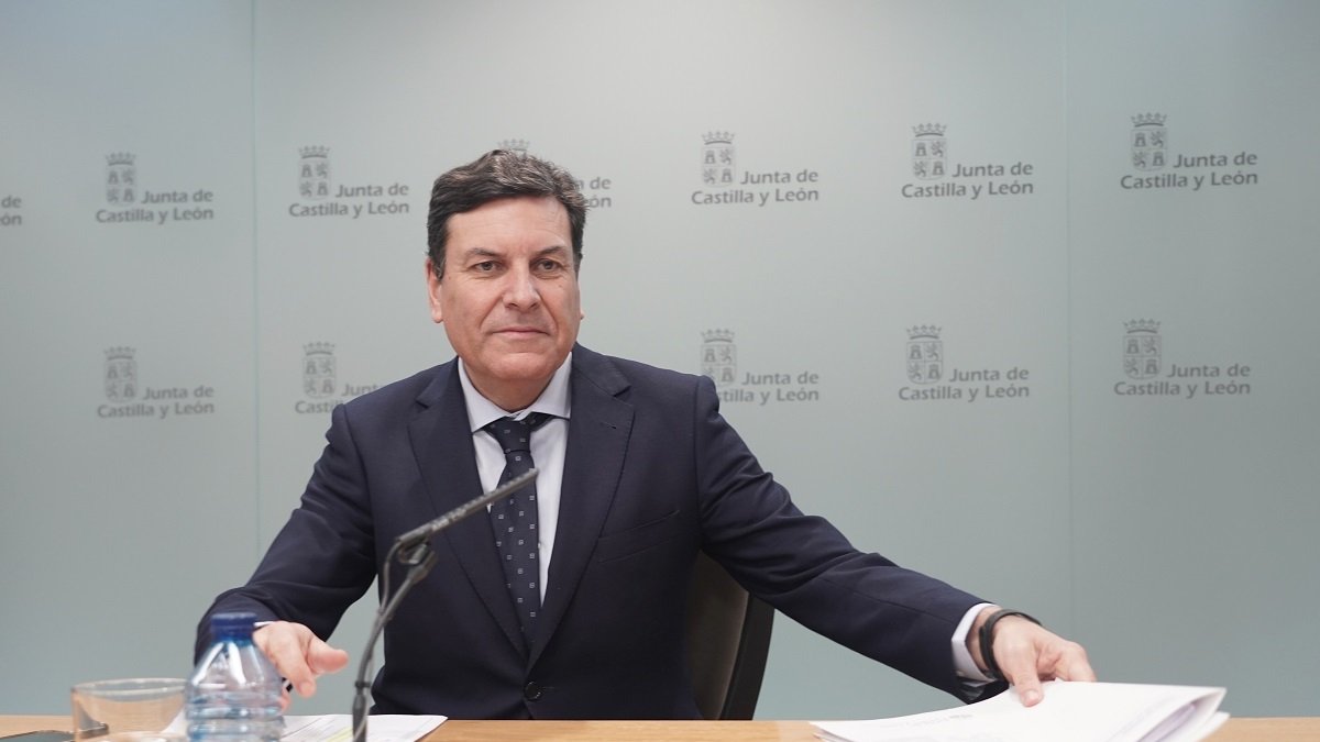 El portavoz de la Junta de Castilla y León, Carlos Fernández Carriedo, durante la rueda de prensa posterior al Consejo de Gobierno.- ICAL