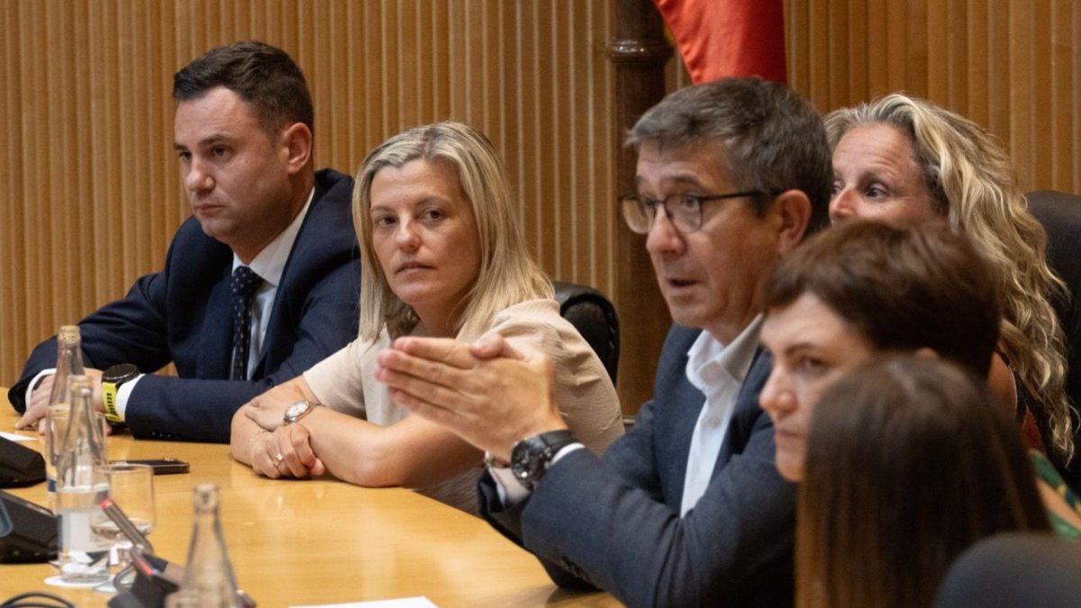 Javier Alfonso Cendón, primero por la izquierda, en la reunión de este miércoles en el Congreso junto a Patxi López.-E. M.