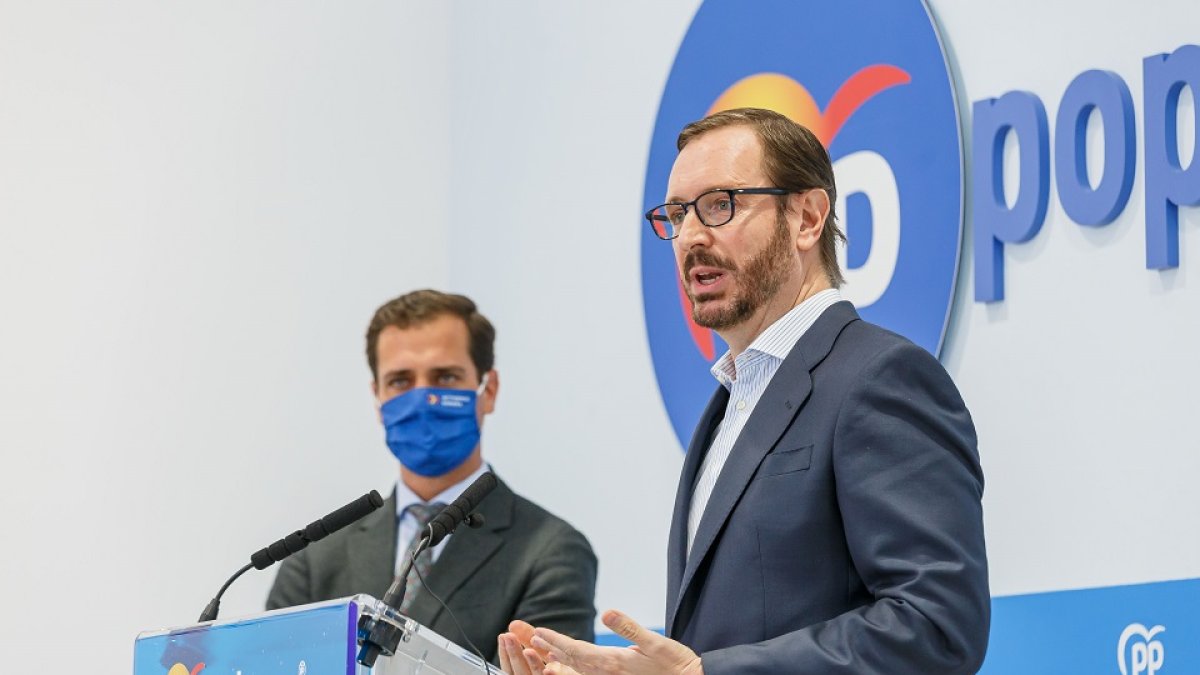 El portavoz del Grupo Popular en el Senado, Javier Maroto, y el portavoz del Grupo Popular en el Ayuntamiento de Segovia y también senador, Pablo Pérez.- ICAL