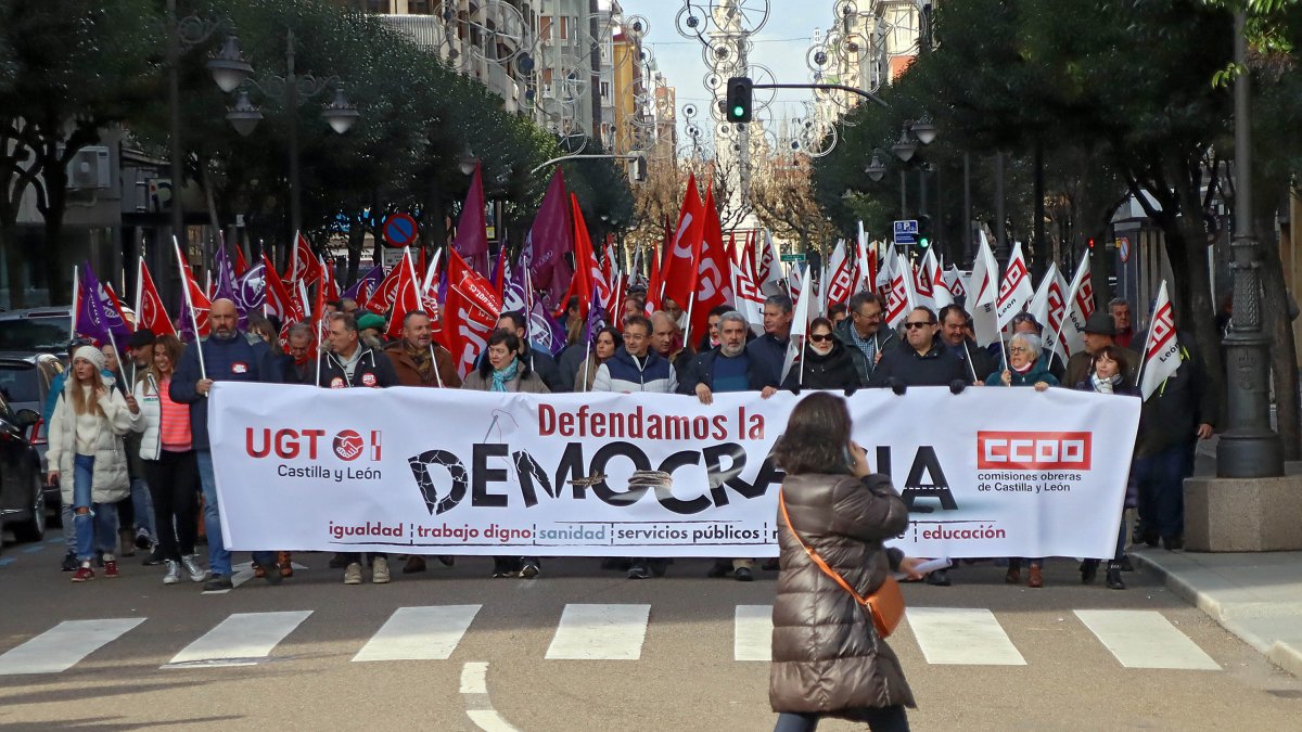 Las movilizaciones en defensa de la democracia convocan a miles de personas en las calles de la Comunidad
