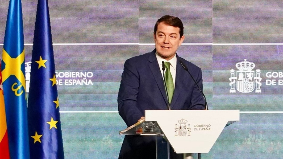 Llegada del tren que inaugura la variante de Pajares de la Línea de Alta Velocidad Madrid-Asturias con la presencia del rey Felipe VI, acompañado del presidente del Gobierno, Pedro Sánchez, el ministro de Transportes y Movilidad Sostenible, Óscar Puente, y los presidentes de Asturias y Castilla y León, Adrián Barbón y Alfonso Fernández Mañueco, entre otras autoridades. -ICAL