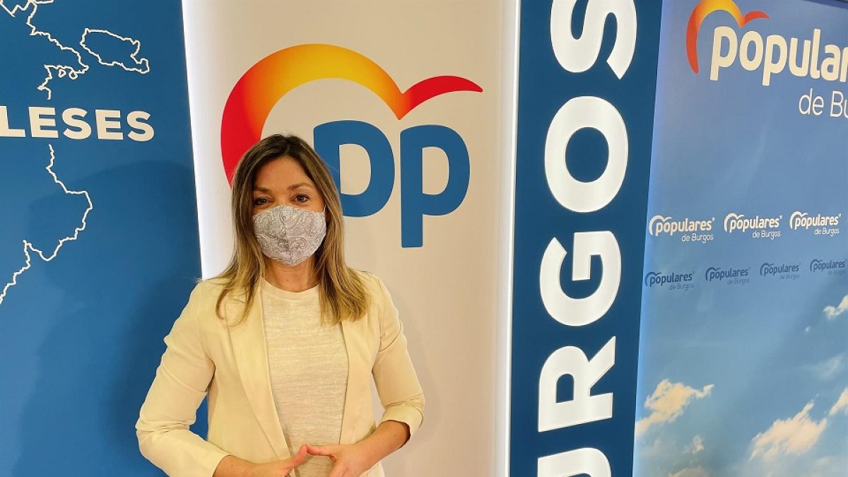 La portavoz del Grupo Municipal Popular del Ayuntamiento de Burgos, Carolina Blasco, propone crear medidas para regular las terrazas de invierno. -E.PRESS