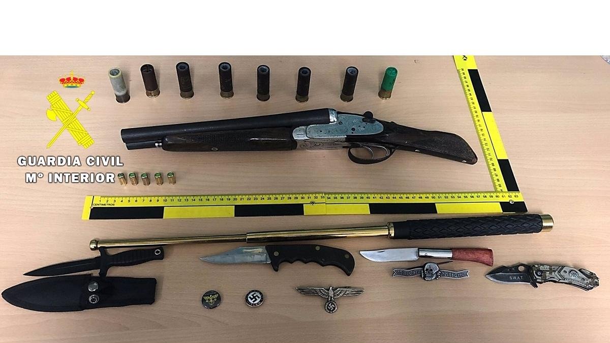 Armas incautadas a los moteros detenidos.- E-M.