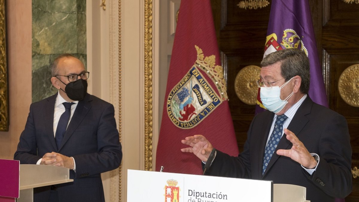 Los presidentes las diputaciones provinciales de Burgos y Álava, César Rico y Ramiro González.- ICAL
