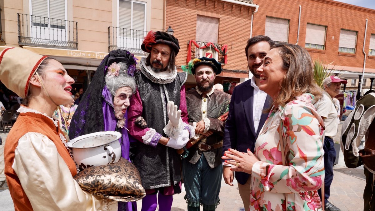 La consejera de Movilidad y Transformación Digital, María González Corral, asiste a la inauguración de la XIX Feria Agroalimentaria y XXV Mercado Comarcal de Villalón de Campos.- ICAL