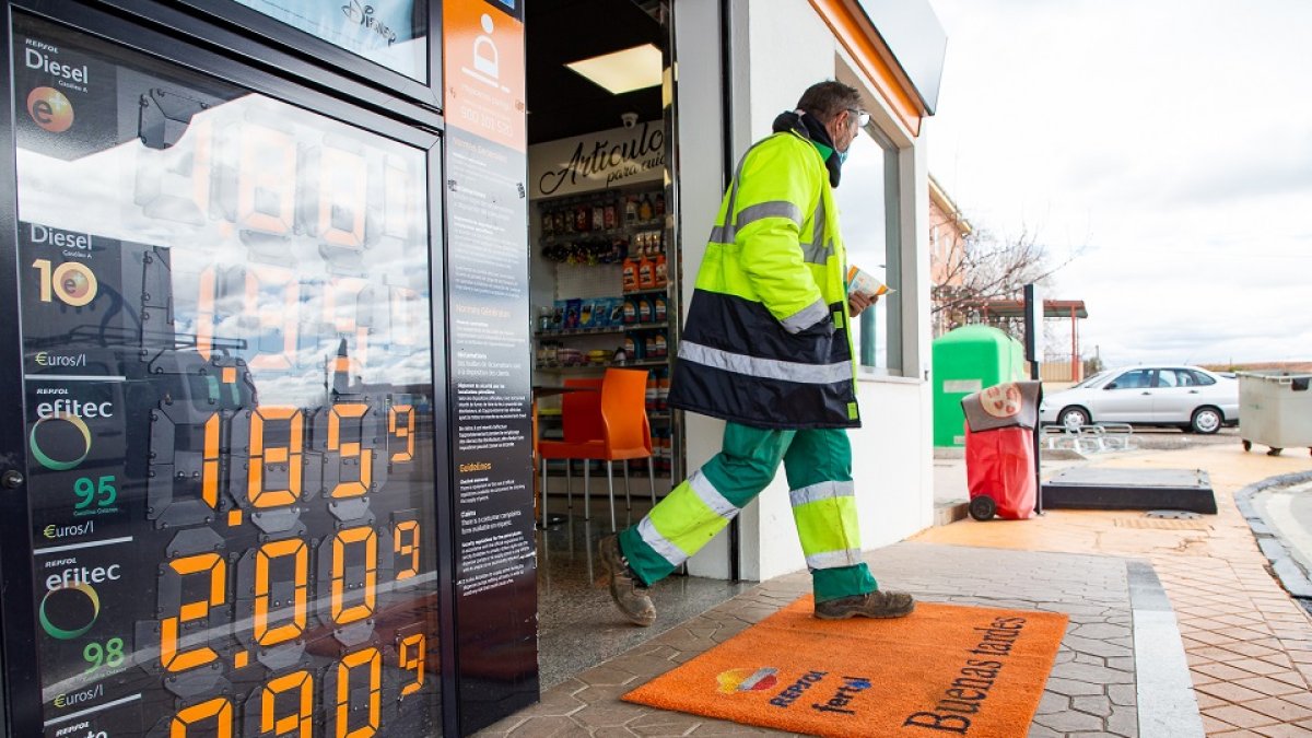 Gasolinera Repsol en la N122 a la entrada de Zamora.- ICAL