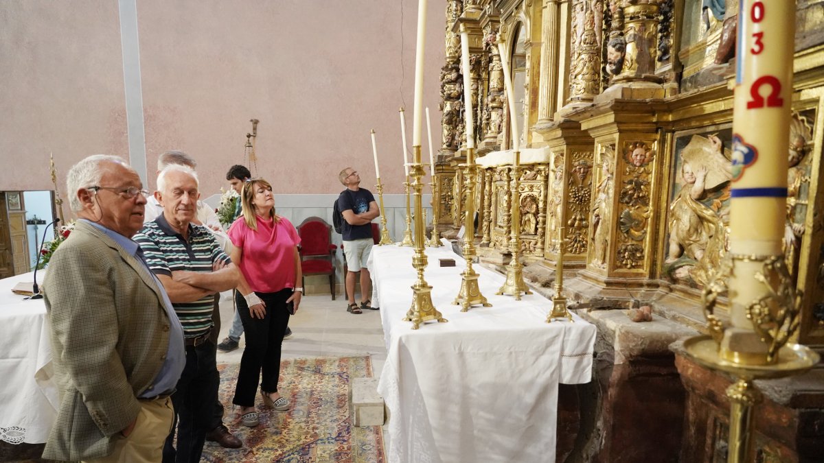 El consejero de Cultura, Turismo y Deporte, Gonzalo Santonja, visita la iglesia de Santa María del Castillo de Torrecilla de la Orden (Valladolid). ICAL