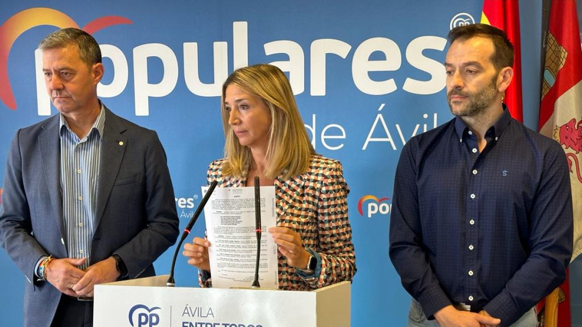 La portavoz del PP en el Ayuntamiento de Ávila, Alicia García, comparece en rueda de prensa.- E. M.