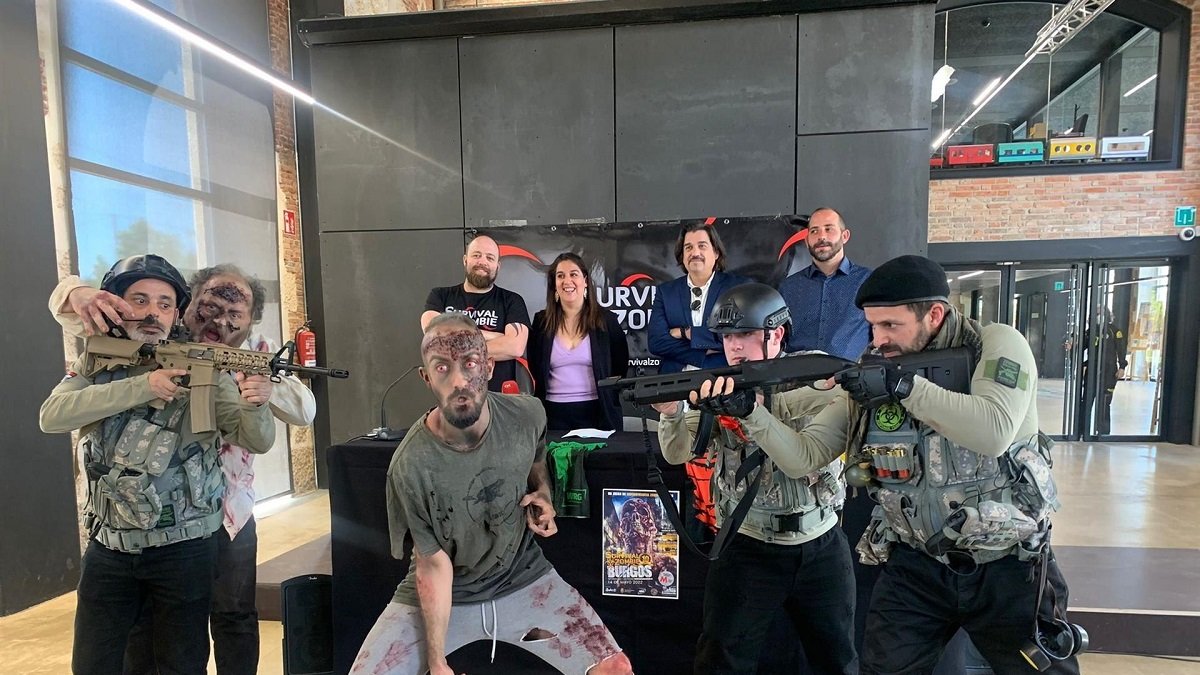 La concejal de Juventud del Ayuntamiento de Burgos, Estrella Paredes, durante la presentación de la Survival Zombie. - EUROPA PRESS